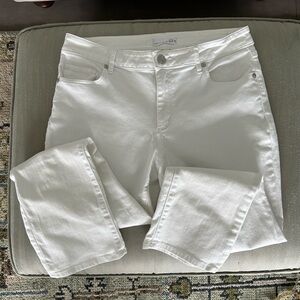 LOFT Classic White Curvy Kick Crop